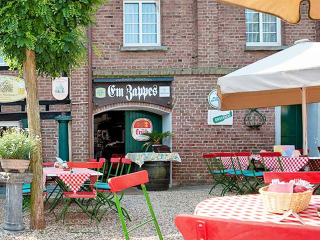 Biergarten am historischen Alten Brauhaus in Liedberg