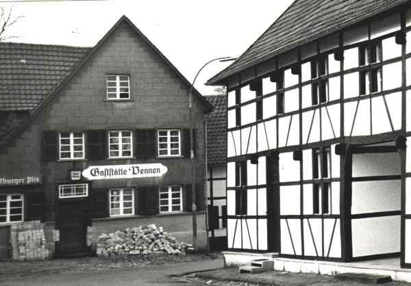 Die Gaststätte Vennen und das Fachwerkhaus im Jahr 1974