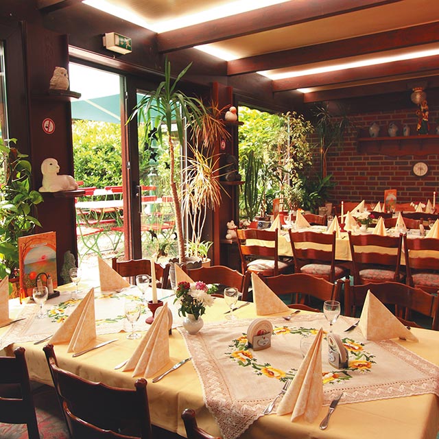 Festlich eingedeckter Wintergarten im Alten Brauhaus